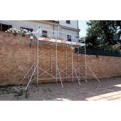 Rusztowanie aluminiowe jezdne Faraone Top System (0,75x2,45m) wys. rob. 7,40m